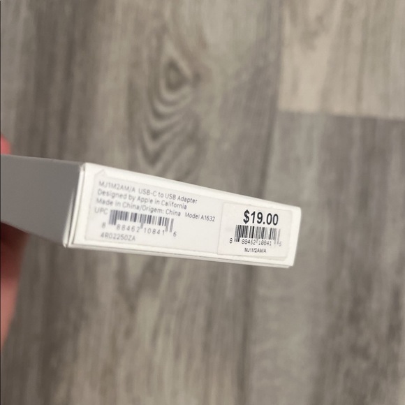 Apple USB-C to USB adapter - Picture 3 of 3